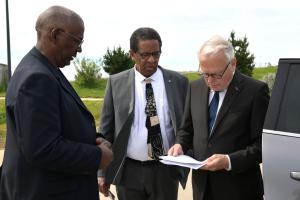 Visite de Jean- Marc Ayrault, Ancien premier ministre, Président de la fondation pour la mémoire de l'esclavage le 18 mai 2024 à Brest.
